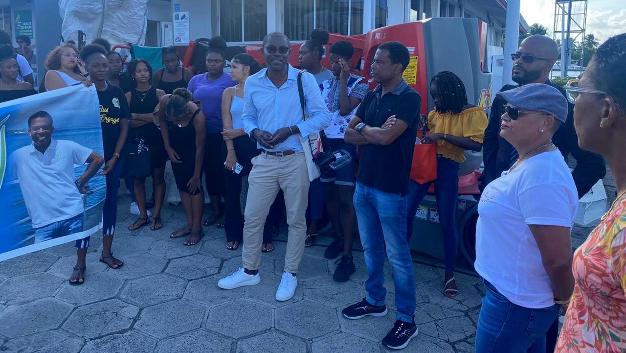 les communautés scolaires du LPO NGT de Port-Louis et du Lycée Félix PROTO