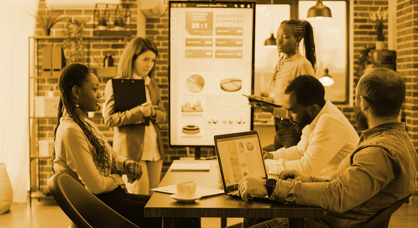 Formateur dans une salle de formation