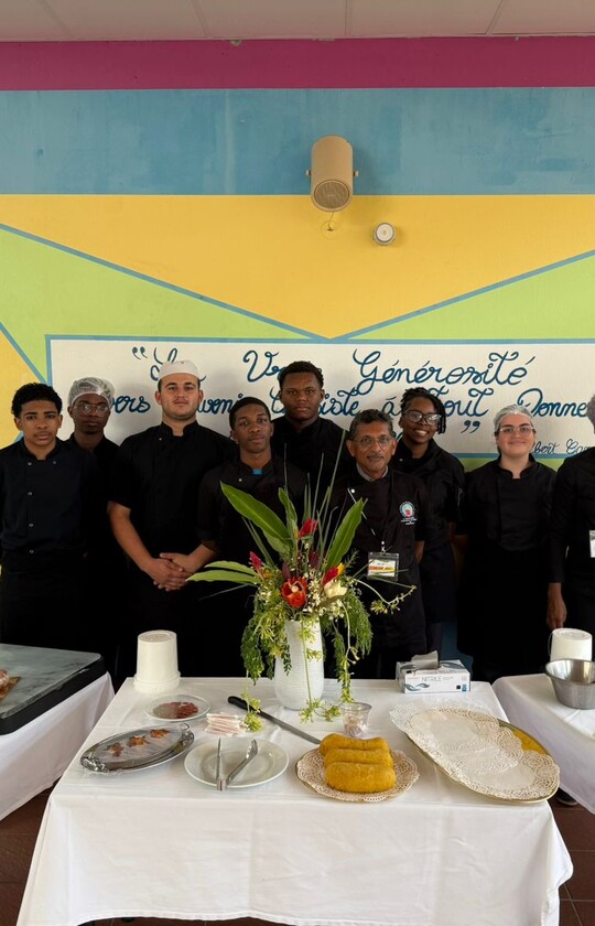 élèves et professeurs au lycée des métiers de l'hôtellerie et du tourisme